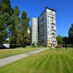 Peron 9