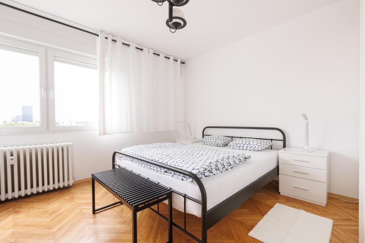 Peron 9 Apartment *